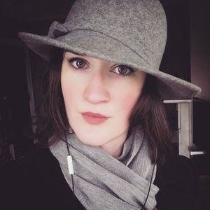 Meet your Posher, Caitlin